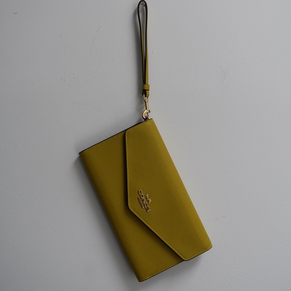 Coach Chartreuse Travel Envelope Wallet NWT - Picture 4 of 8